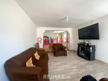 EN VENTA DE CASA CERCA DE COLEGIO BONIFAZ EN EL RIMAC