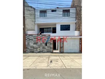 EN VENTA DE CASA CERCA DE COLEGIO BONIFAZ EN EL RIMAC