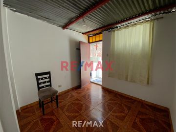 EN VENTA DE CASA CERCA DE COLEGIO BONIFAZ EN EL RIMAC
