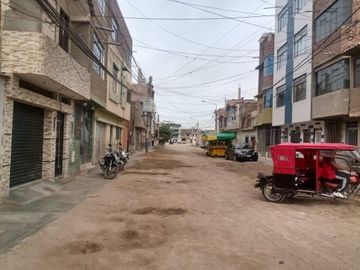 En venta casa de 2 pisos en Chiclayo