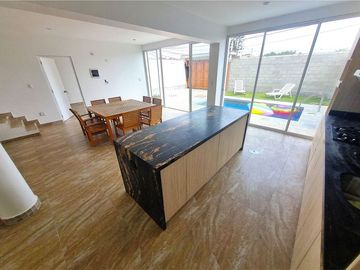 VENTA de CASA en PLAYA LOS PULPOS - de ESTRENO