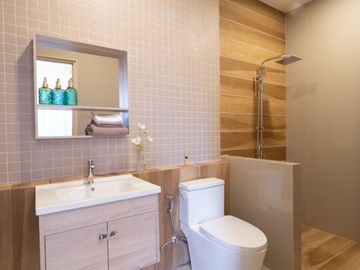 Great Promotion, Tons of Freebies! Brand-New Minimal Style Townhome for Sale – Ar-Lek Home Project, Nong Pak Long