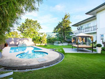 Spacious 3 Bedrooms House with Pool and Big Garden