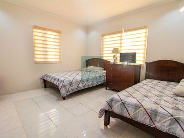 Spacious 3 Bedrooms House with Pool and Big Garden