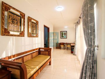 Spacious 3 Bedrooms House with Pool and Big Garden