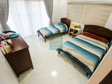 Spacious 3 Bedrooms House with Pool and Big Garden