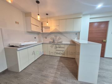 VENTA DE DEPARTAMENTO EN SEGUNDO PISO DE ESTRENO CERCA DE LA UNIVERSIDAD SIPÁN