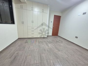 VENTA DE DEPARTAMENTO EN SEGUNDO PISO DE ESTRENO CERCA DE LA UNIVERSIDAD SIPÁN