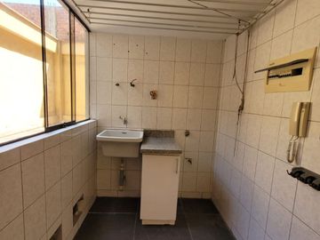 VENDO DEPARTAMENTO EN LA PERLA – CALLAO –  AV- SANTA  ROSA CUADRA 3 –