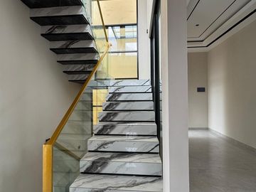 Rumah baru design modern di kramat senen jakarta pusat