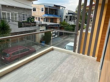 2 Storey 4 Bedroom Townhouse with 2 Car Garage For Sale at Greenwoods Executive Village Pasig