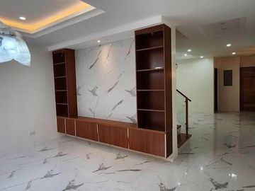 2 Storey 4 Bedroom Townhouse with 2 Car Garage For Sale at Greenwoods Executive Village Pasig
