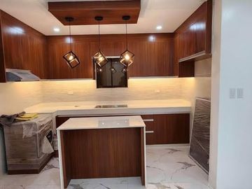 2 Storey 4 Bedroom Townhouse with 2 Car Garage For Sale at Greenwoods Executive Village Pasig
