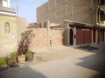 En venta casa de 3 pisos + Azotea - Lurigancho