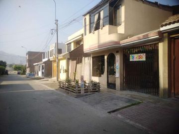 En venta casa de 3 pisos + Azotea - Lurigancho