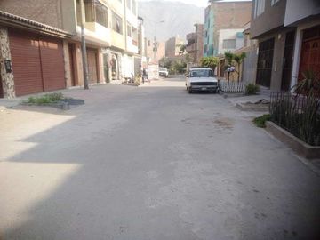 En venta casa de 3 pisos + Azotea - Lurigancho