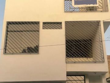 Vendo Casa De 3 Pisos De Estreno En Talarita - Castilla.ID: 1139507