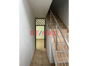 Vendo Casa De 3 Pisos De Estreno En Talarita - Castilla.ID: 1139507