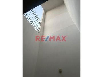 Vendo Casa De 3 Pisos De Estreno En Talarita - Castilla.ID: 1139507