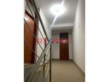 Vendo Casa De 3 Pisos De Estreno En Talarita - Castilla.ID: 1139507
