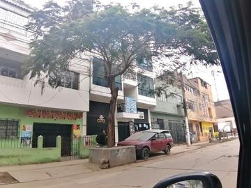 Casa de 3 pisos +Local Comercial- Rímac