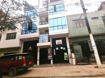 Casa de 3 pisos +Local Comercial- Rímac