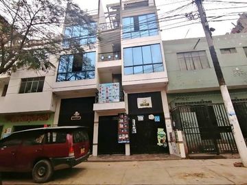 Casa de 3 pisos +Local Comercial- Rímac
