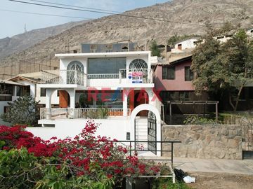¡Vive En Una Casa Espaciosa De 3 Pisos Con Amplios Espacios Y Elegantes Acabados! 🏡✨
