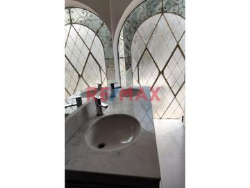 ¡Vive En Una Casa Espaciosa De 3 Pisos Con Amplios Espacios Y Elegantes Acabados! 🏡✨