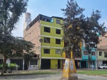 Casa de 5 pisos frente a PARQUE - Independencia