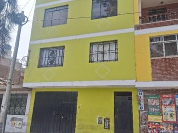 Casa de 5 pisos frente a PARQUE - Independencia