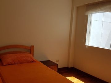 ALQUILO HERMOSO DUPLEX AMOBLADO - FRENTE A PARQUE EN CHACARILLA DEL ESTANQUE - LA FLORESTA  -  SURCO
