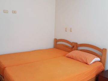 ALQUILO HERMOSO DUPLEX AMOBLADO - FRENTE A PARQUE EN CHACARILLA DEL ESTANQUE - LA FLORESTA  -  SURCO