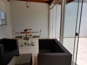 ALQUILO HERMOSO DUPLEX AMOBLADO - FRENTE A PARQUE EN CHACARILLA DEL ESTANQUE - LA FLORESTA  -  SURCO