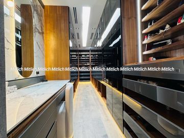 Casa en venta recámara en planta baja Fracc. Bosques de San Francisco. $23,800,000.