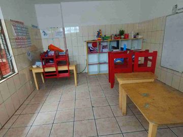 Casa de 4 pisos frente a parque, a espaldas del Mall del Sur