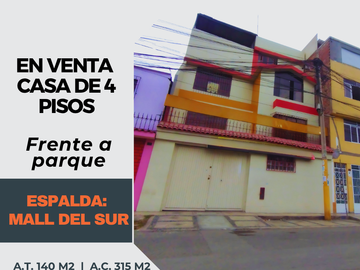 Casa de 4 pisos frente a parque, a espaldas del Mall del Sur