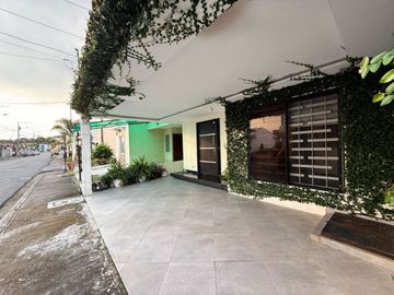 CASA COMPLETAMENTE REMODELADA 210.00M2, METROPOLIS 2