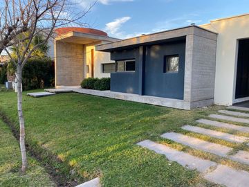 VÓRTICE INMOBILIARIA VENDE CASA EN BARRIO SOLARES DE MAIPÚ, MAIPÚ, MENDOZA
