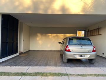 VÓRTICE INMOBILIARIA VENDE CASA EN BARRIO SOLARES DE MAIPÚ, MAIPÚ, MENDOZA