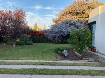 VÓRTICE INMOBILIARIA VENDE CASA EN BARRIO SOLARES DE MAIPÚ, MAIPÚ, MENDOZA