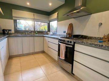 VÓRTICE INMOBILIARIA VENDE CASA EN BARRIO SOLARES DE MAIPÚ, MAIPÚ, MENDOZA