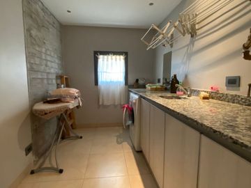VÓRTICE INMOBILIARIA VENDE CASA EN BARRIO SOLARES DE MAIPÚ, MAIPÚ, MENDOZA