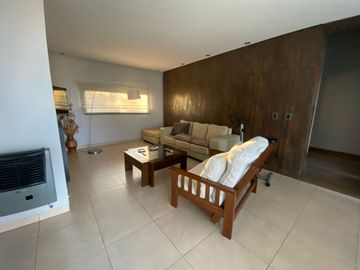 VÓRTICE INMOBILIARIA VENDE CASA EN BARRIO SOLARES DE MAIPÚ, MAIPÚ, MENDOZA