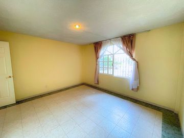 Casa en Venta en Jardines de Morelos Secc Islas con Local y 3 departamentos