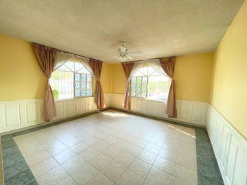 Casa en Venta en Jardines de Morelos Secc Islas con Local y 3 departamentos