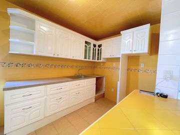 Casa en Venta en Jardines de Morelos Secc Islas con Local y 3 departamentos