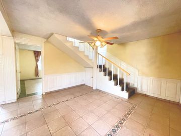 Casa en Venta en Jardines de Morelos Secc Islas con Local y 3 departamentos