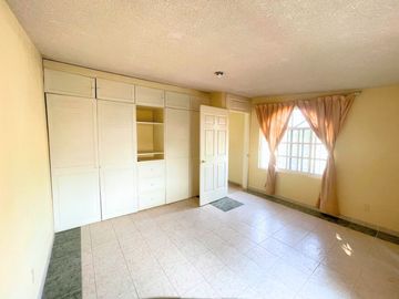 Casa en Venta en Jardines de Morelos Secc Islas con Local y 3 departamentos