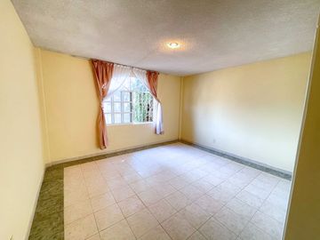 Casa en Venta en Jardines de Morelos Secc Islas con Local y 3 departamentos